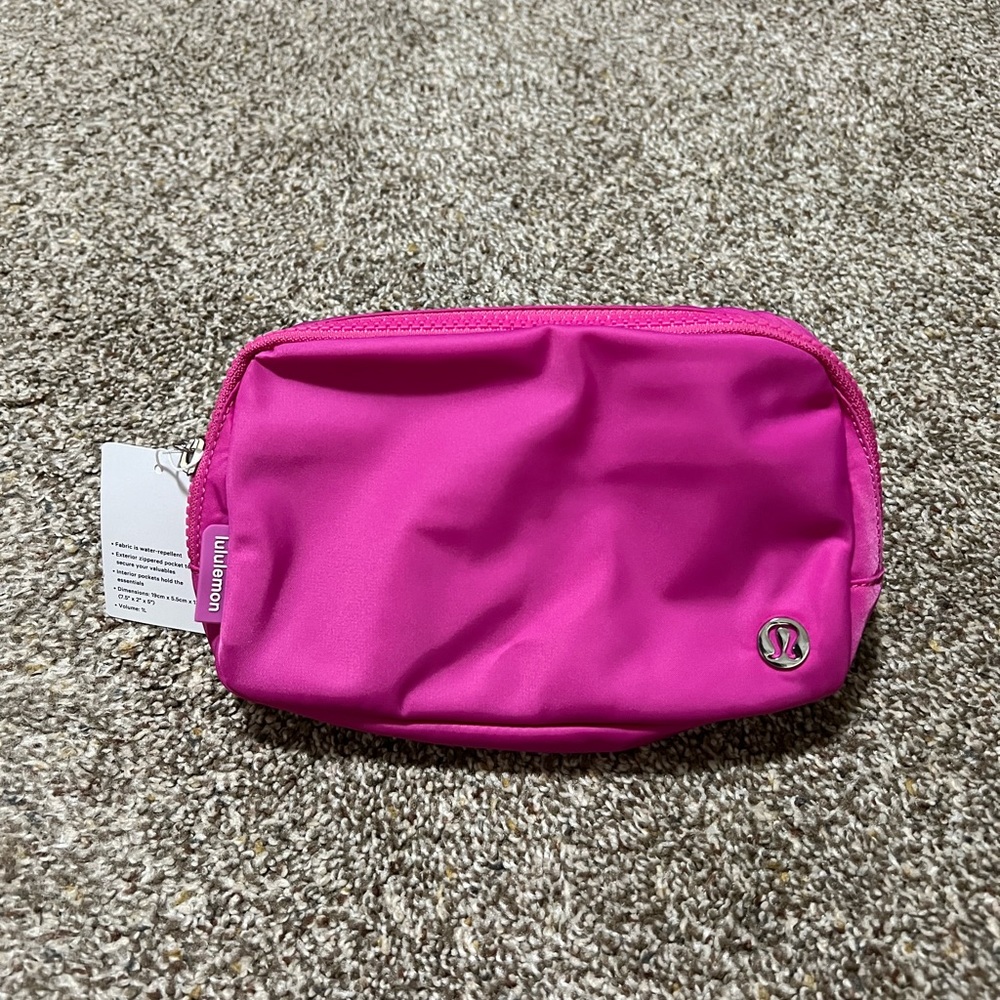 NWT LULULEMON EVERYWHERE BELT BAG “SONIC PINK”